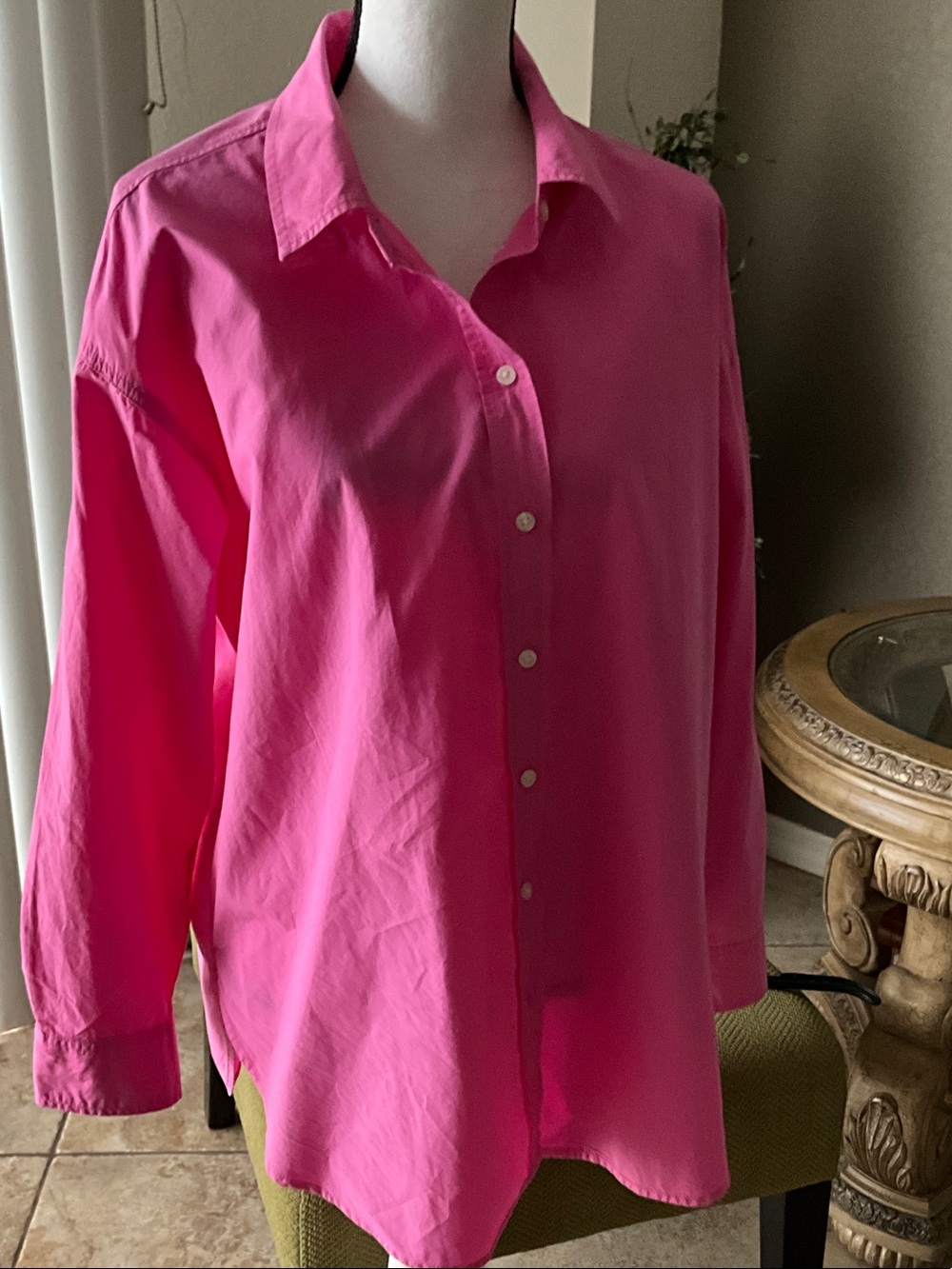 UNIVERSAL THREAD SHIRT